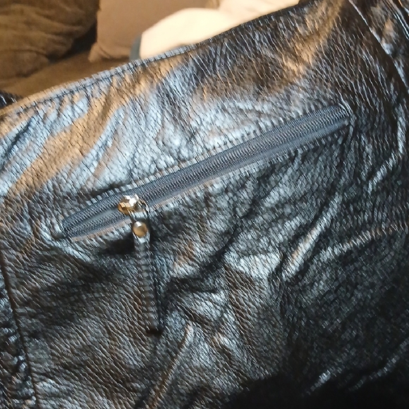 Chic Black Women's Tote Bag - Picture 3 of 7